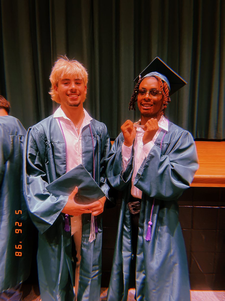 de7yrian's tweet photo. finished high school… on to College… after that i’m going to be drafted to league.  #Allahplan https://t.co/3Mrxm4CWKF