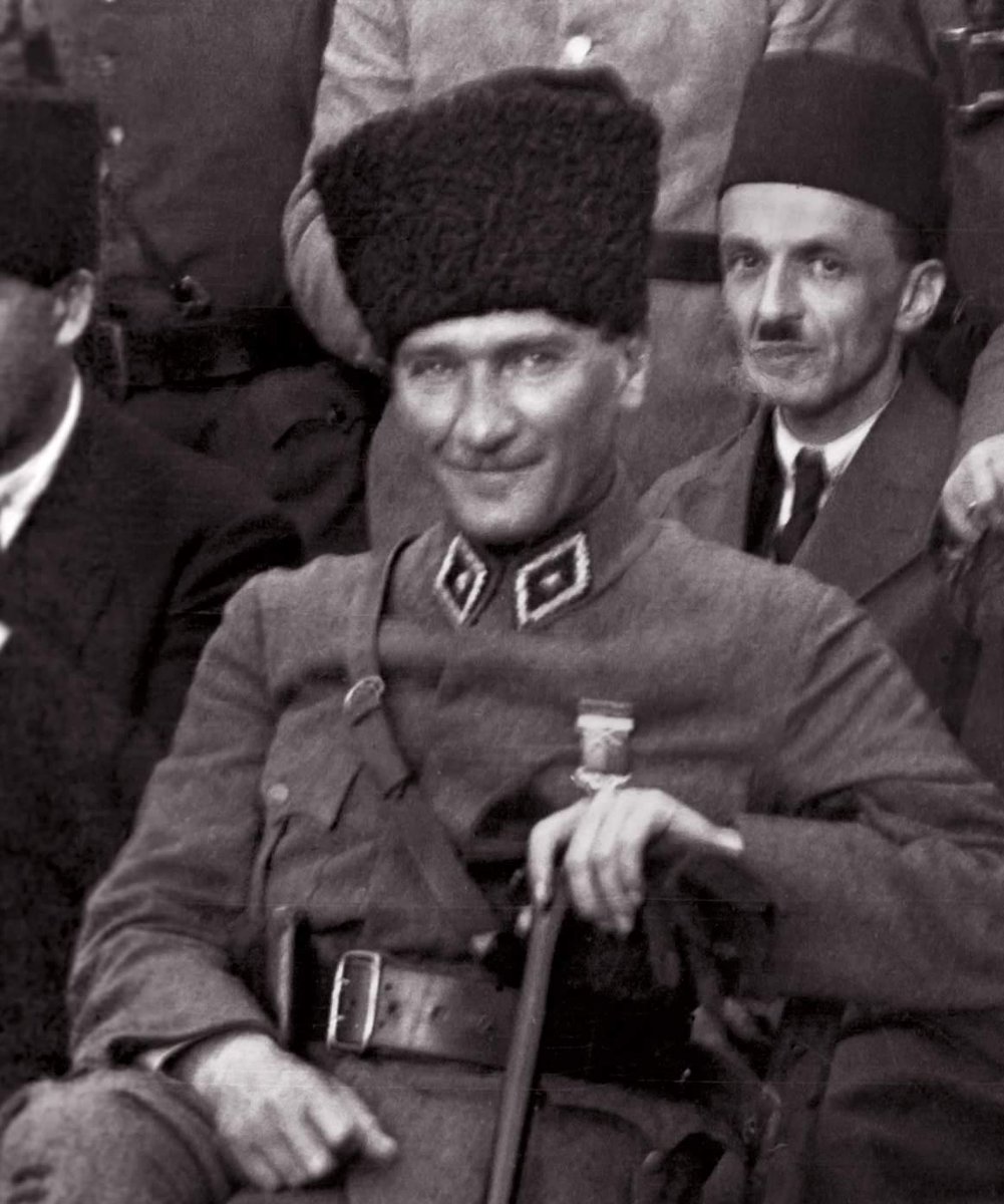 aslciin's tweet photo. muhtacım inan senin bir tek sözüne. 
yalvarsam ağlasam kapansam dizine, 
döner miyiz yine eski günlere? https://t.co/TZXzZ8S6Qj