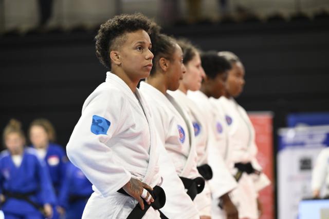 Le PSG d'Amandine Buchard imite les hommes de Teddy Riner et conserve son titre national: Après les hommes de Teddy Riner, samedi, les coéquipières d'Amandine Buchard ont permis, ce dimanche à Laval, au PSG judo de signer un… ** martialnet.it dlvr.it/SpmpLX