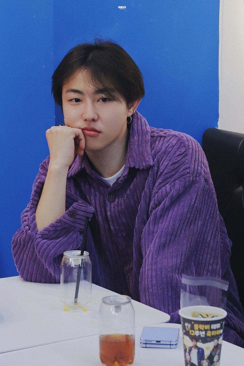 GOJIXDD's tweet image. 04.15

ﾉ)`^´ )

#유권
#블락비