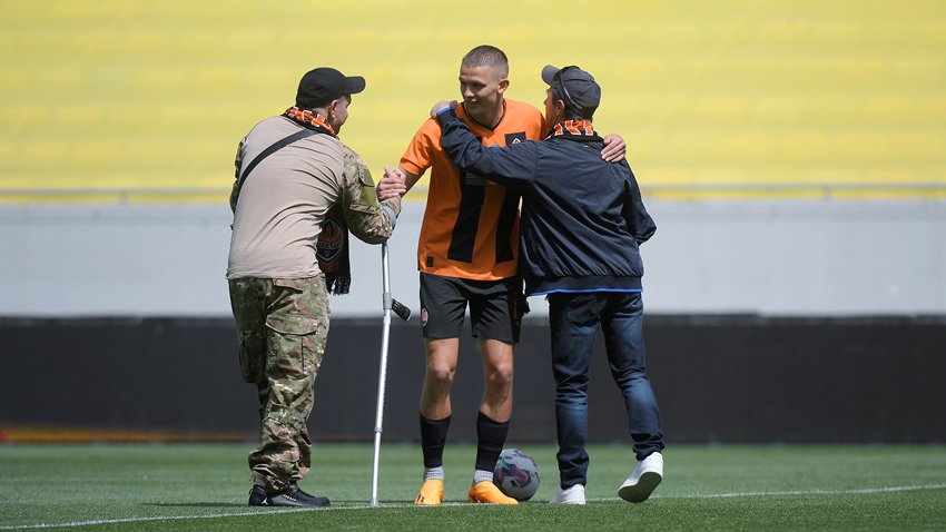 DanyloSikan's tweet photo. All the hard work pays off! ⚒️
CHAMPIONS 🧡🖤🇺🇦
Thank you team ❤️ https://t.co/j25nH44JYq