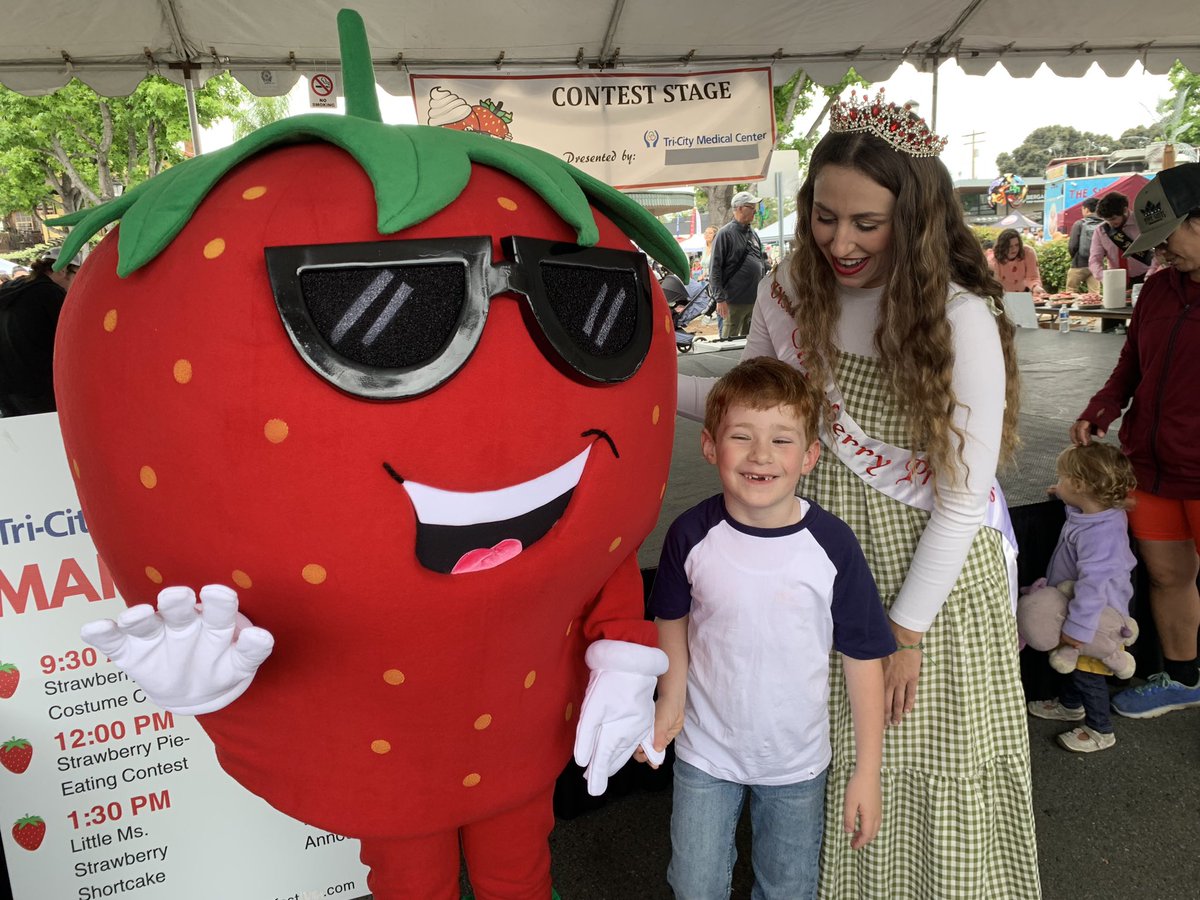 10NewsAarons's tweet image. Some of the carnage at the @VistaStrawberry Festival #PieEatingContest!!!
