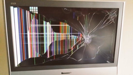 JuveSebastiano's tweet photo. I just destroyed my TV in anger. Juventus embarrassed me in front of my family. My 2 kids are crying and scared because I just disassembled the room. I can not do this anymore. Allegri out or my kids won't have dinner until next year. #JuveMilan https://t.co/ROHrYERR1O