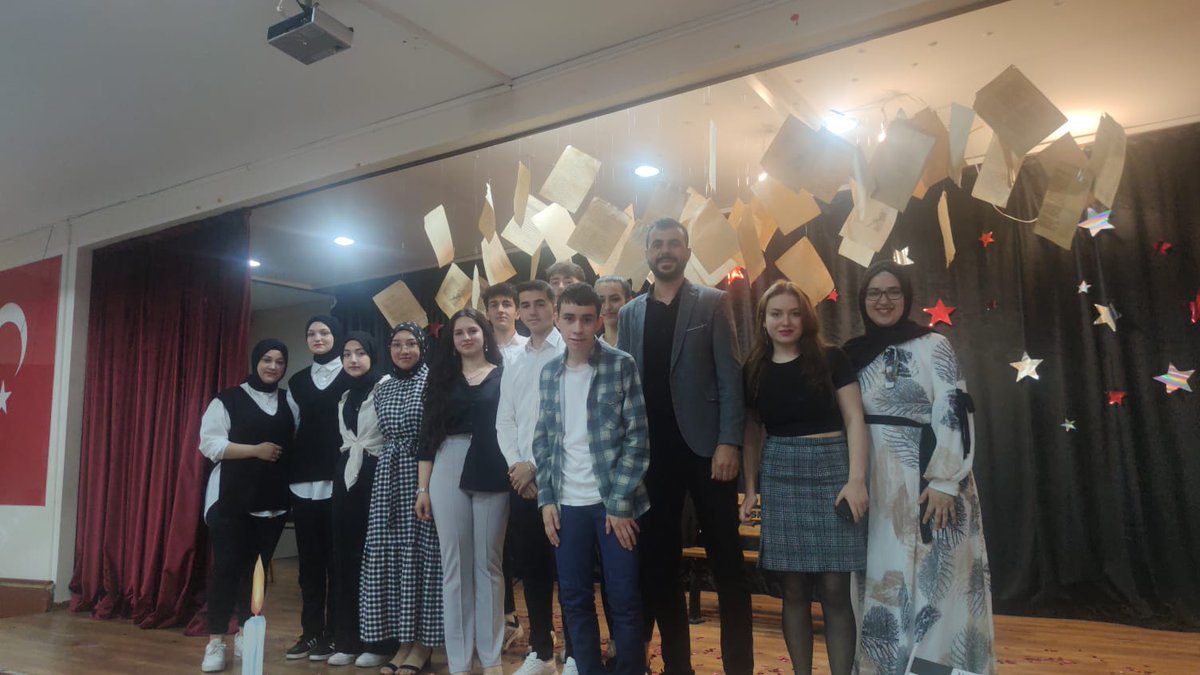 KircilarAL16's tweet photo. Okulumuzun Konferans salonunda düzenlenen şiir dinletisi etkinliği büyük bir ilgiyle izlendi. https://t.co/OOdrLtV2Gc