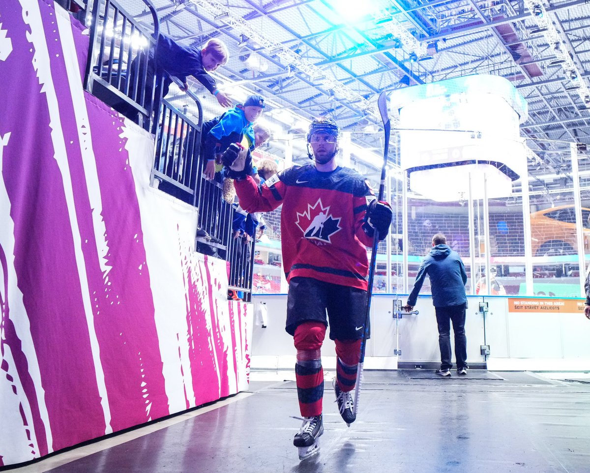 umichhockey's tweet image. Congrats Adam Fantilli! 👑

He is the first player to ever win gold at both Worlds and World Juniors, the same year he won the Hobey Baker Award.