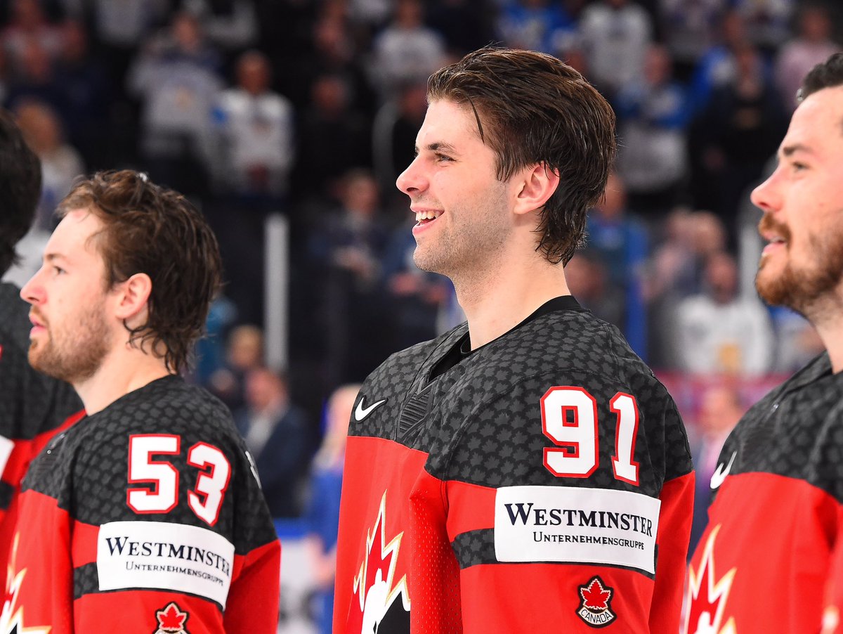 umichhockey's tweet image. Congrats Adam Fantilli! 👑

He is the first player to ever win gold at both Worlds and World Juniors, the same year he won the Hobey Baker Award.