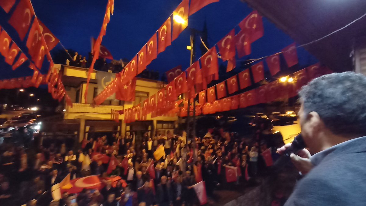 ÇAMLIDERE DEMOKRASİ BAYRAMINI KUTLUYOR.

Bu coşku Türkiye Yüzyılı coşkusu 🇹🇷

Bu heyecan Çamlidere'nin Reisinin arkasında olduğunun heyecanı..💪 

Bu coşku doğru adam doğru zaman diyen Çamliderenin coşkusu...