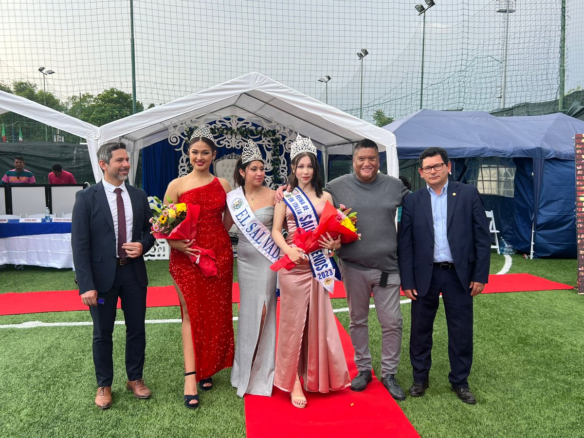 SvItNoticias's tweet photo. Con la nueva Reina salvadoreña en Italia-Representando la comunidad de El Salvador en Varese
🇸🇻🇮🇹🎉
@CallesAR15 
@HectorenchPerei 
@rene_salvatore 
@ConradoC93 
@cindyportal 
@JavierReyes_Sv 
@wendykclavijo  
@DianaMataNI 
#DiasporaSv #ElSalvador #Italia #Reina #Varese #Comunidad https://t.co/QZ4IyZNNoQ