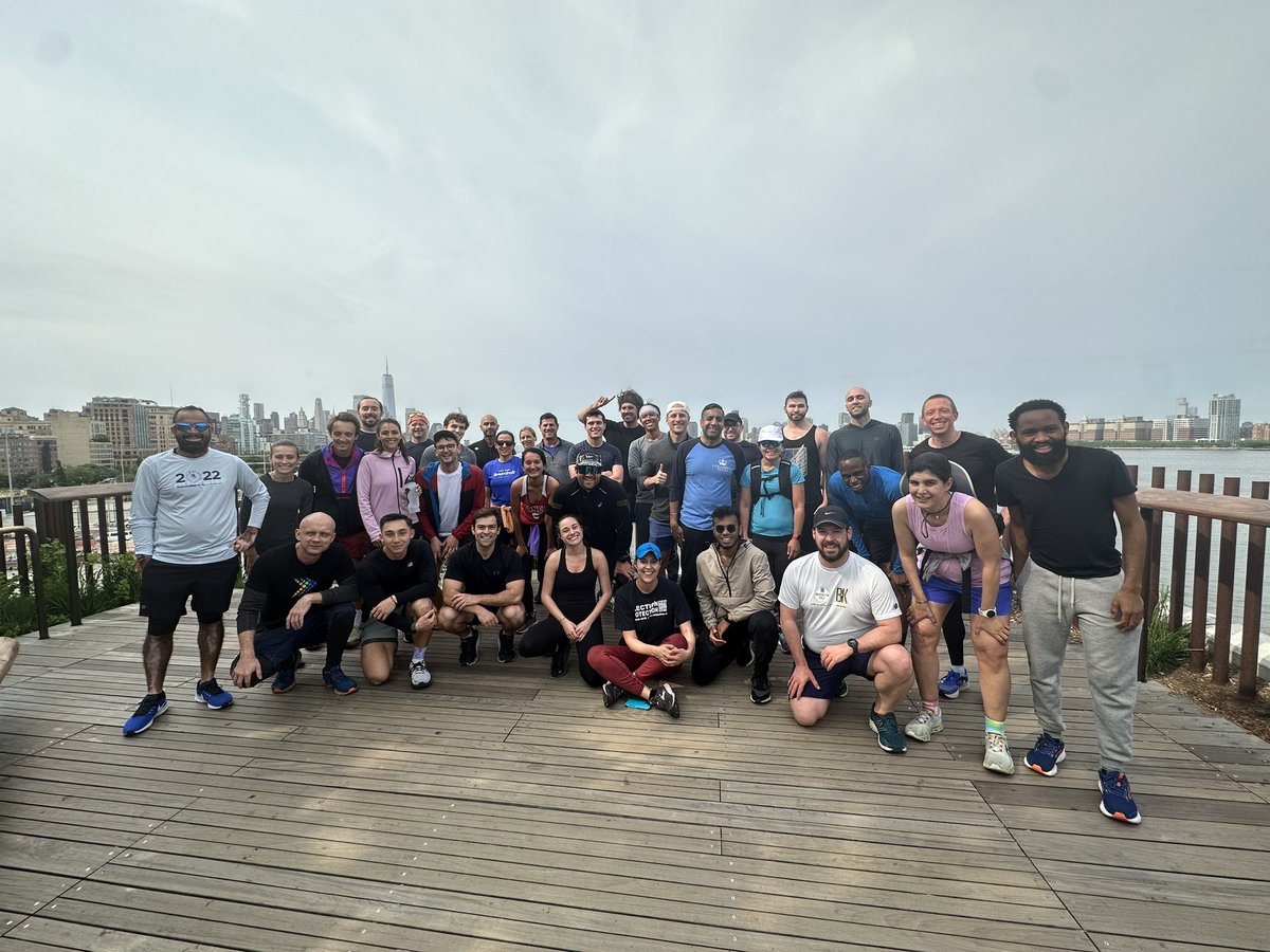 kevinrunsnyc's tweet image. If you are in town this weekend take advantage of Monday off to join us for @PitchandrunNYC - 9am @ChelseaPiersNYC for a 4.25 mile run at 9:30/10min per mile pace.