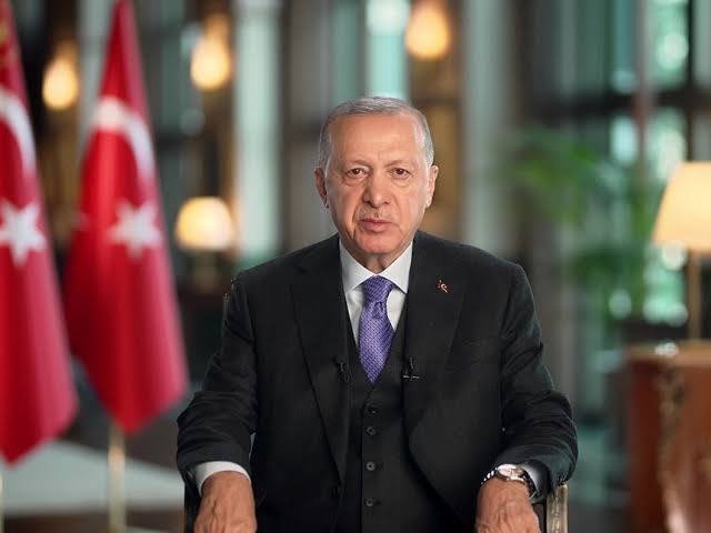 vetmkaraca's tweet photo. Türk milletinin teveccühü ile 3. kez seçilen Cumhurbaşkanımız Recep Tayyip Erdoğan’ı tebrik eder, seçim sonuçlarının necip milletimize, mazlum Türk-İslam coğrafyasına hayırlara vesile olmasını temenni ederim. https://t.co/QFnf1VXk3P
