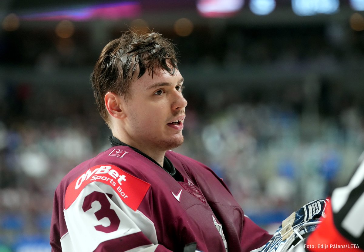 ltvpanorama's tweet image. 🔴 Latvijas vīriešu hokeja izlases vārtsargs Artūrs Šilovs atzīts par 2023. gada pasaules čempionāta vērtīgāko spēlētāju un labāko vārtsargu!

Šilovs iekļauts arī turnīra simboliskajā pieciniekā. 

Lepojamies! 🇱🇻 #LielaisHokejs