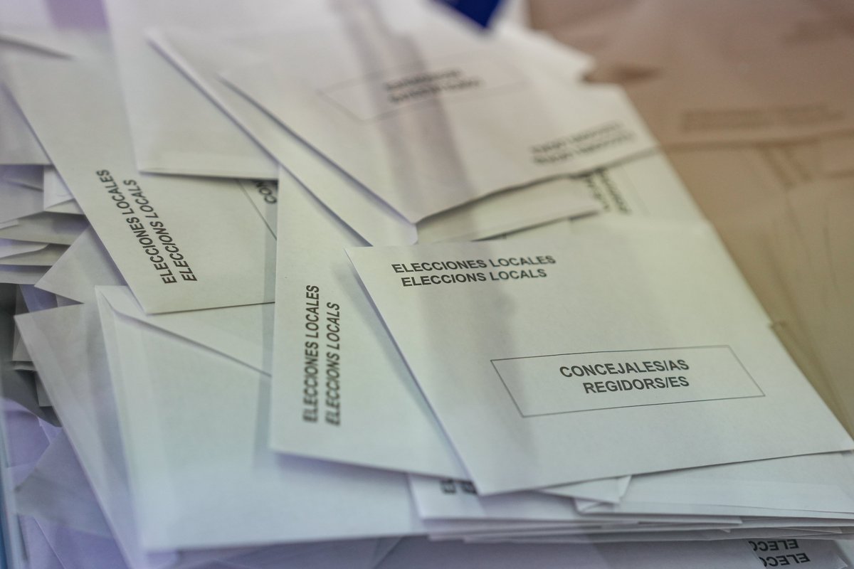 EsplugaFMRadio's tweet photo. Amb el 100% escrutat, els resultats a l'Espluga són:

🔴 @somespluga, 989 vots i 6 regidors. 
🔴 @juntsxlespluga, 577 vots i 4 regidors.
🔴 Nova Espluga, 206 vots i 1 regudor. https://t.co/0UFMf6Y3XE