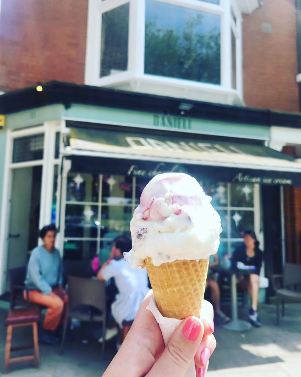 chloesayshello_'s tweet photo. 12.5km walk from Teddington to Richmond and back - with a Danieli pitstop 🍦☀️ https://t.co/7fxIluHAGy