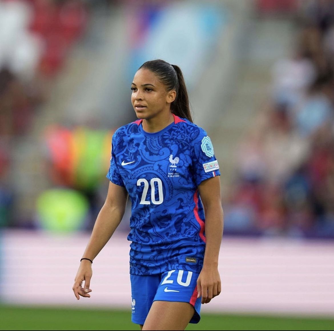 La Guadeloupéenne Delphine Cascarino remporte le trophée de Meilleure joueuse de la saison ⚽️ (D1 Arkema) #ViveLesAntilles