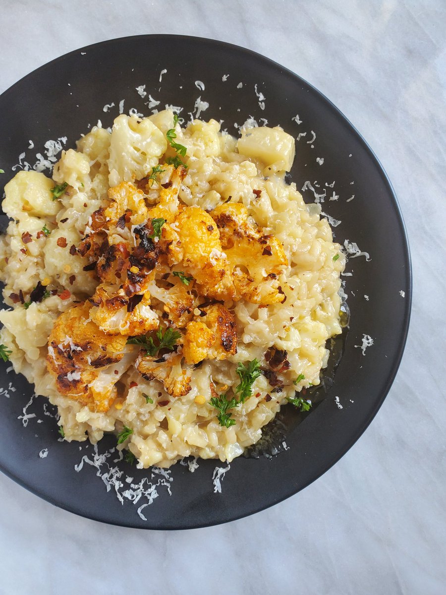 Tested a gorgeous, cheesy cauliflower risotto with calabrian Chili roasted cauliflower. It was pretty banging you guys 😄
#vegetarian #recipetesting #homecooked #goodeats