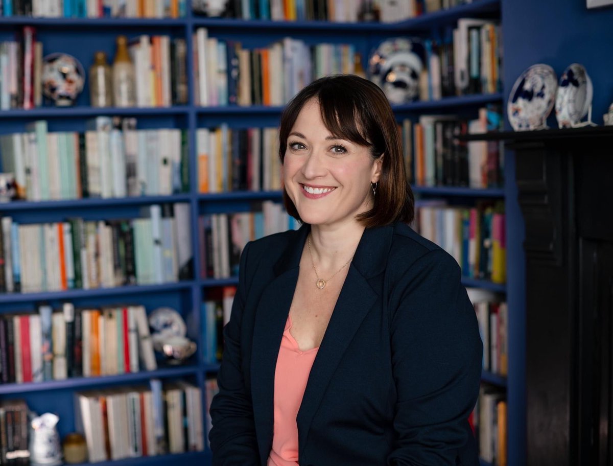 Noswaith dda! Dwi nôl ar <a href="/BBCRadioCymru/">Radio Cymru</a> rhwng 9-11 bore fory nes bore dydd Iau. 

Mi fyddwn ni'n dod a'r diweddaraf o faes <a href="/EisteddfodUrdd/">Eisteddfod yr Urdd a’r Celfyddydau</a> yn ystod y rhaglen, felly os ydych chi eisiau dymuno'n dda i rywun sydd yno, anfonwch neges! 67500 neu 03703 500 500 neu aled@bbc.co.uk