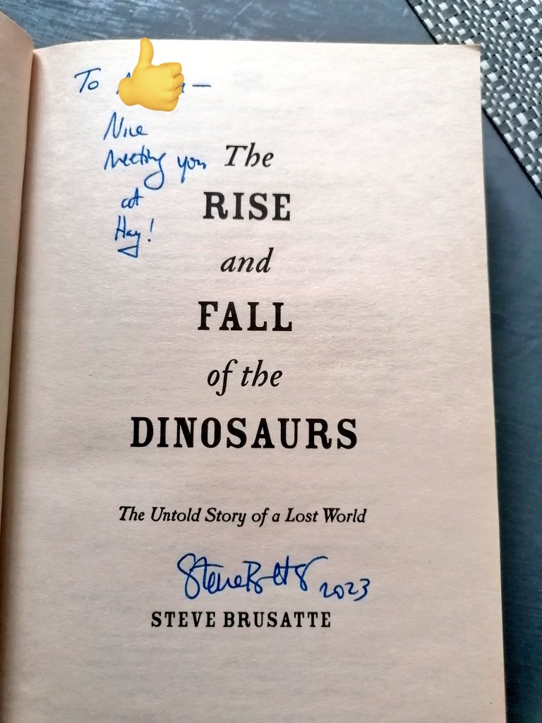 A fabulous day at <a href="/hayfestival/">Hay Festival</a>.
I went to see <a href="/SteveBrusatte/">Steve Brusatte</a> and @TJDHalliday in conversation... And realised I'm not the only one who think paleontologists rock (😂 🙄).