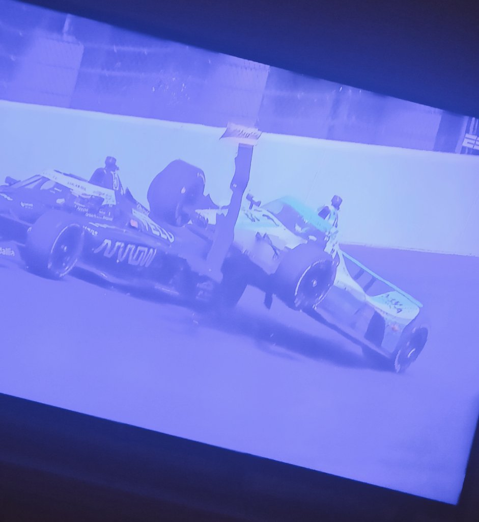 pucxee's tweet image. Canapino y la imagen descriptiva de lo que pasa cuando nos enfrentamos en algo con los Mexicanos... #Indy500