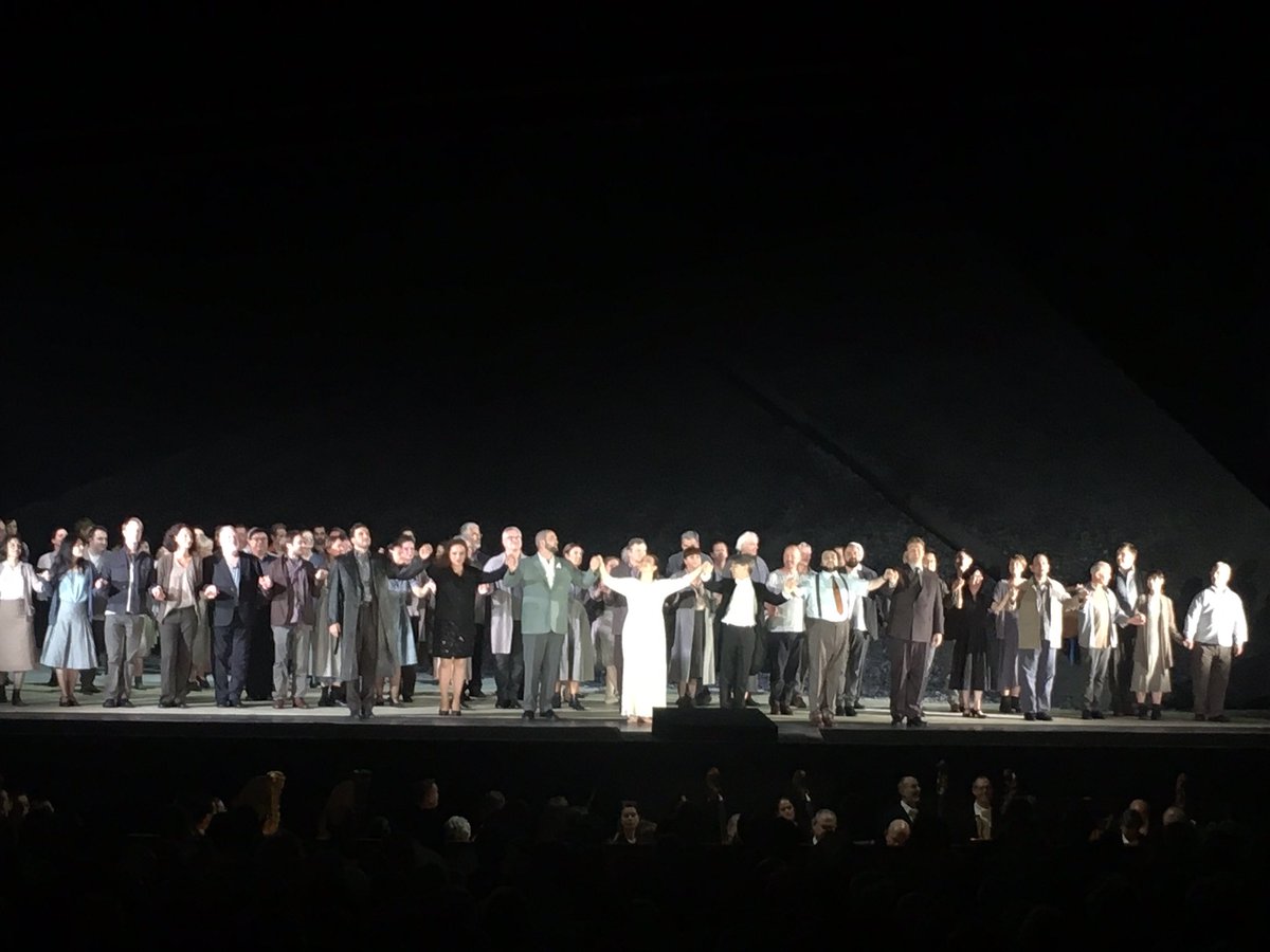 #Aida @bay_staatsoper by #DamianoMichieletto 💪 in intimate parts, borrowed sand/ash piling up from #Kratzer’s #Tallinn version & stays indifferently neutral w some twists. #ElenaStikhina 🔝, tender, blended register; @BrianJagde could use more nuance, which #DanieleRustioni had.