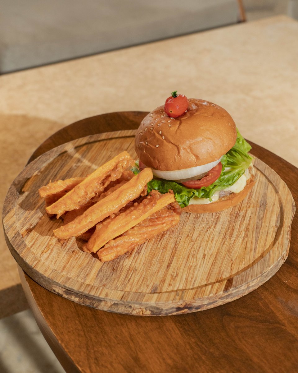 A good burger is as timeless as a Cabo sunset. Happy #NationalBurgerDay! 🍔