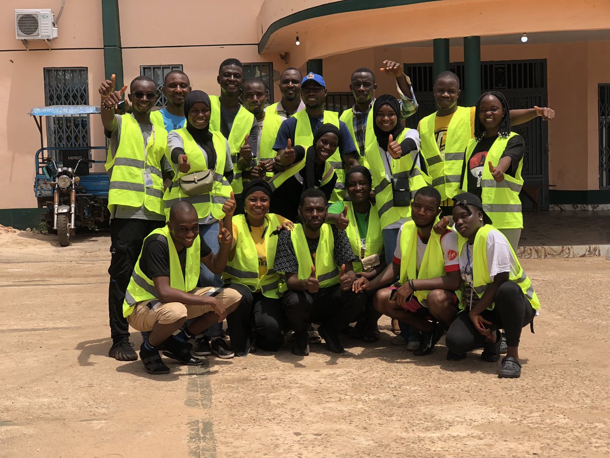 Forumguineen's tweet photo. Journée d’assainissement 
✅Marché Taouyah 

Tjrs dans l’esprit du Forum, les jeunes en première ligne.
 Ils étaient encore plus nombreux aujourd’hui pour cette action citoyenne.

Encore #bravo !

👱🏻‍♂️Jeunes 
 ☮️ Paix 
🪴Climat 
#UJLEG 
FGP2023
Agir pr le climat
Agir pr la paix https://t.co/OAQBCqjNXm
