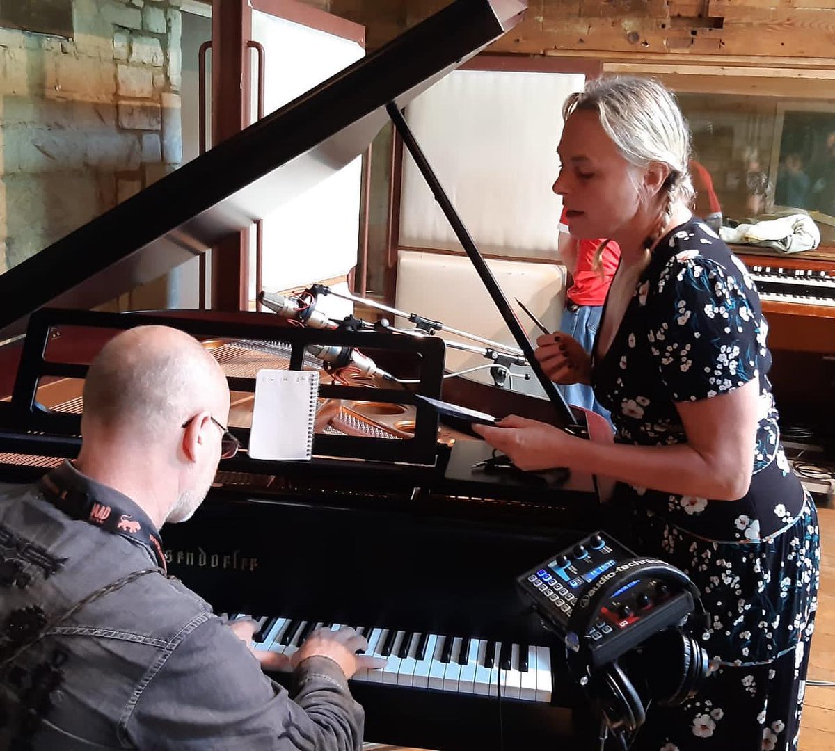 LunattackBand's tweet photo. Already at Real World Studios producing my upcoming collaboration. I'm so excited about it!!! Stay tuned! ❤️🔥❤️🔥❤️🔥 @RealWorldStudio
#realworldstudios #realworldrecords #musicproducer #artistresidency https://t.co/PeFtWiG8L0