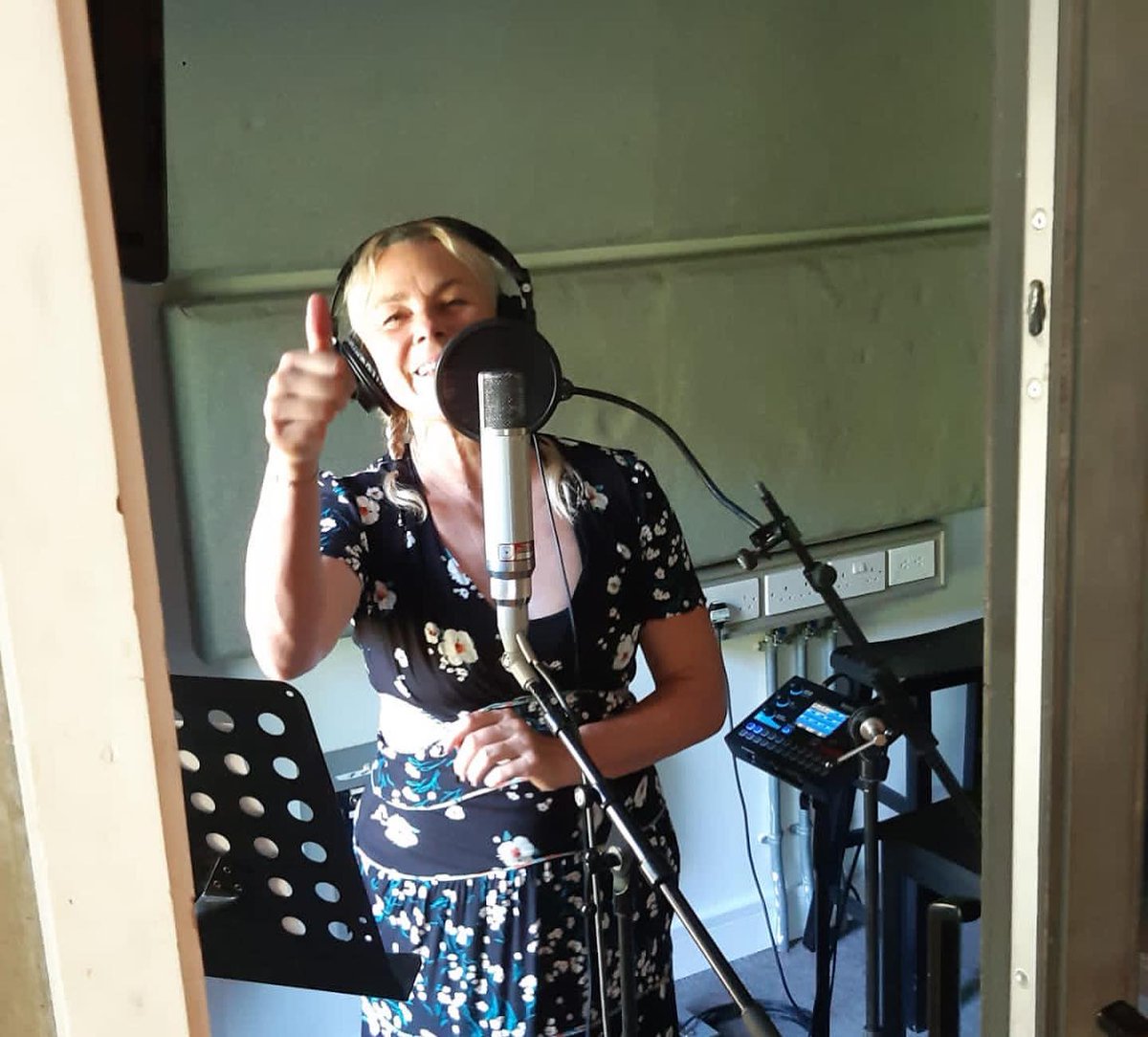 LunattackBand's tweet photo. Already at Real World Studios producing my upcoming collaboration. I'm so excited about it!!! Stay tuned! ❤️🔥❤️🔥❤️🔥 @RealWorldStudio
#realworldstudios #realworldrecords #musicproducer #artistresidency https://t.co/PeFtWiG8L0