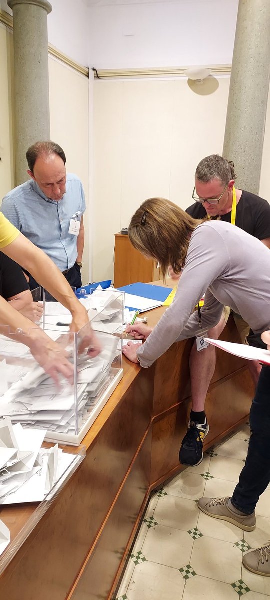 A l'Ajuntament ja ha començat el recompte. 
#28MCardedeu 
<a href="/rtvcardedeu/">RTVCardedeu</a>