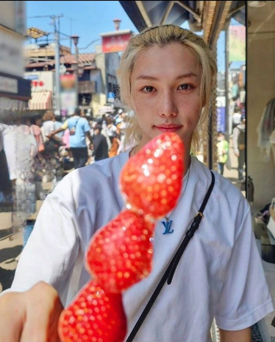 MOMENT0VIVERE's tweet photo. ☆Neko☆

POV: We're on our first date, exploring the city and getting our fill of the street vendors.

"Strawberries, babe?" https://t.co/6eKHoPp5j0