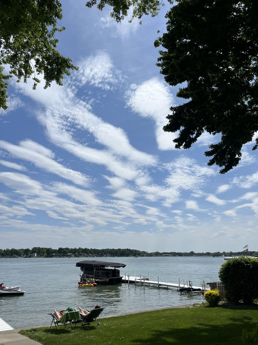 J_williamss10's tweet photo. @MattRudkinWX what type of clouds are these ? https://t.co/sJErQZehZ8