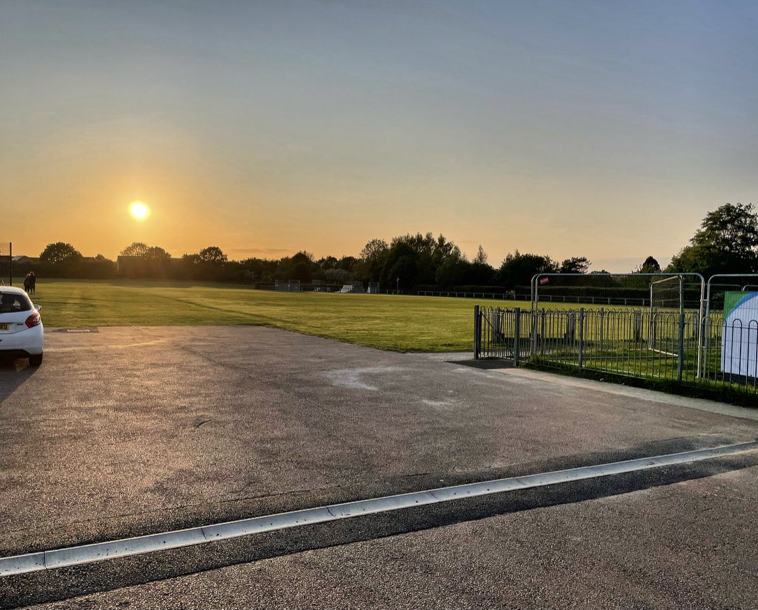 The sun sets on Manor Road this evening, where just over 250 attended to remember Grizzer today. 

A man who gave us over 30 years unstinting service. A friend to everyone who played for and supported the Reds. Hope we did you proud legend. ❤️