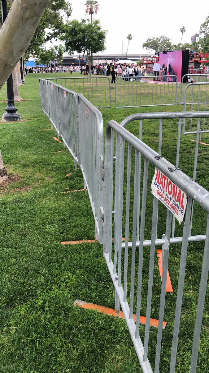 iggy_xox_'s tweet photo. Hey guys ! I’m here umm I’m alone so here’s my location.
#TXT_ASM_TOUR #TXT #TXT_ASM_TOUR_in_LA #TXT_freebies #TOMORROW_X_TOGETHER https://t.co/8IFNFNv3GE