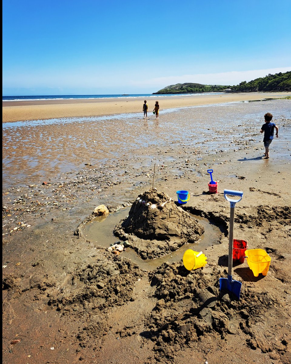 Manx_James's tweet photo. Laa elley, traie elley.
Ren shin cashtal geinnee er traie Vallure fastyr jiu.
#gaelg #ballure https://t.co/NguvXHt75O
