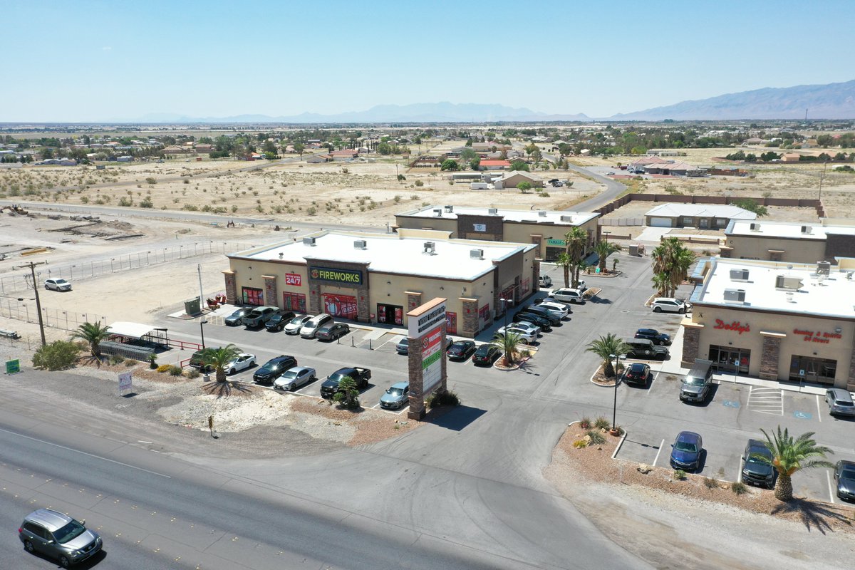 The best place to buy fireworks is expanding!

@redapplefw 
#Pahrump

🧨

🔍: redapplefireworks.com