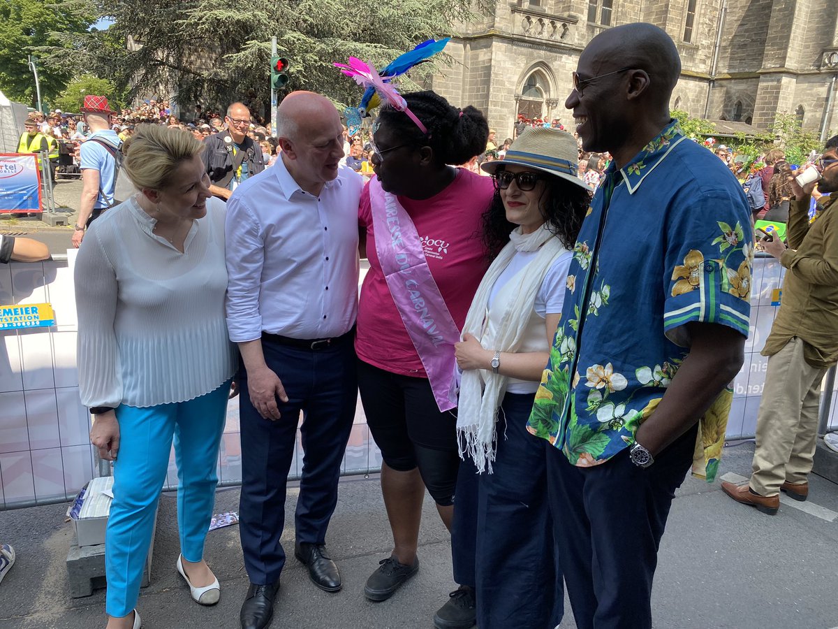 gemsekretschmar's tweet photo. Berlin hat den Karneval zurück!Nach 3 Jahren Pause endlich wieder Karneval der Kulturen. Was für eine Energie! Eine Bühne, auf welcher sich die Vielfalt und das kulturelle Spektrum dieser großartigen Stadt spiegelt.
 Danke an alle, die dafür gekämpft haben. https://t.co/lje58ll1Sg