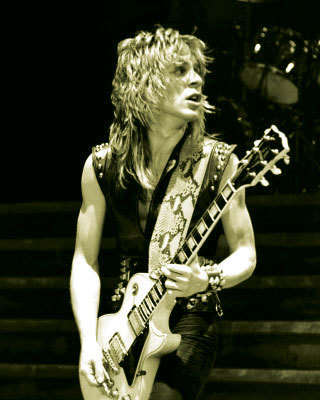 #IPòriAnniversari - #19Marzo
#ErPòro Randy Rhoads 🇺🇸
Santa Monica, California, 6 Dicembre 1956
Leesburg, Florida, 19 Marzo 1982
#RandyRhoads