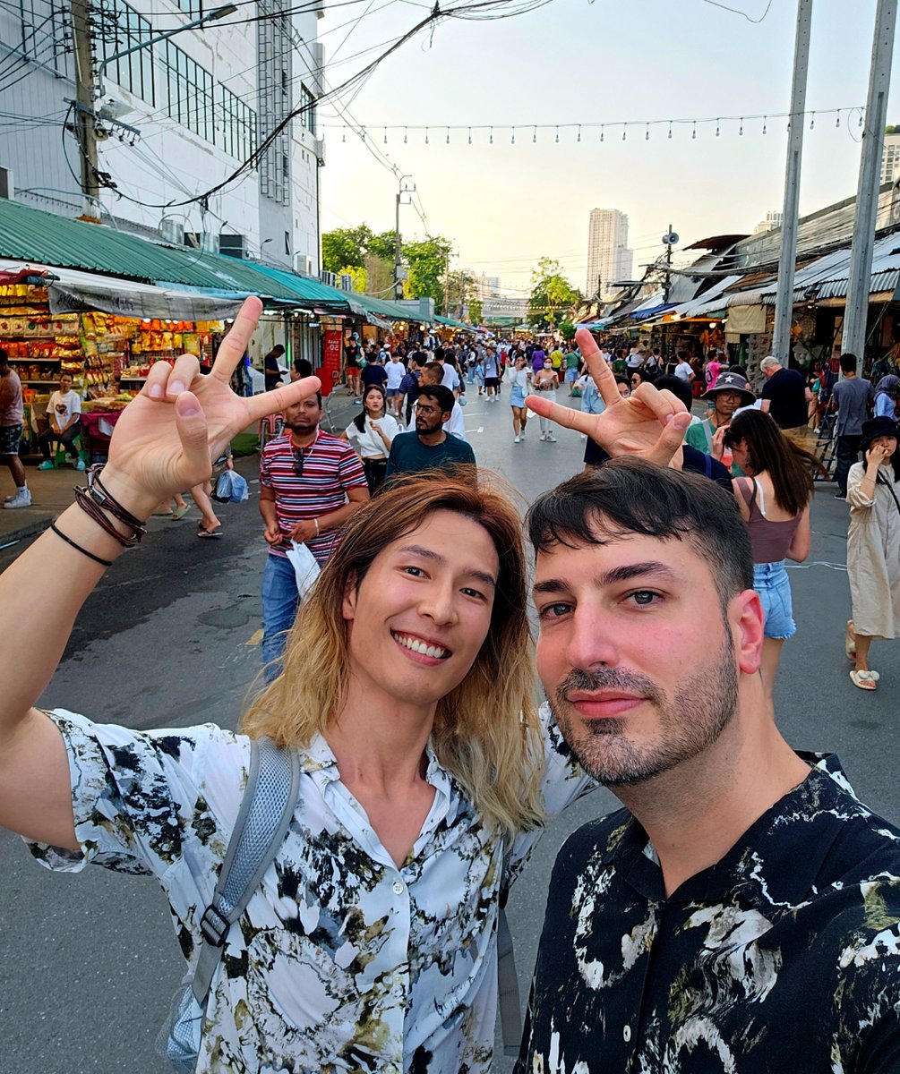Junalekorea's tweet photo. Casi morimos pero tabamos feliz
in #tailandia https://t.co/ilZsWzWcB7