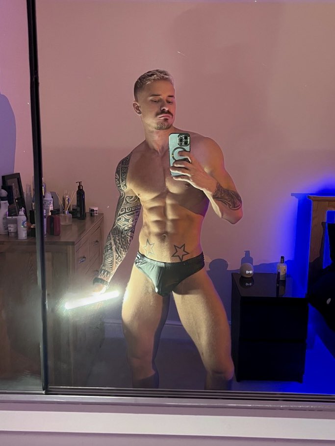 anubis_ldn's tweet photo. I'm not saying I'm Batman, but have you ever seen me and Batman in the same room? 🦇🥲🤗 #ldn #bodybuilding #muscles #abs @AussieManGay1
@BigStrongArms
@BobHail
@boyzspace
@DADDYSSENIOR
@FrenchGaymer
@Handpuppet1
@JacksGayPorn
@jockboy1113
@LuukLuke
@MarkKuhl1
@muskeln4fun https://t.co/6oZfgUncdV
