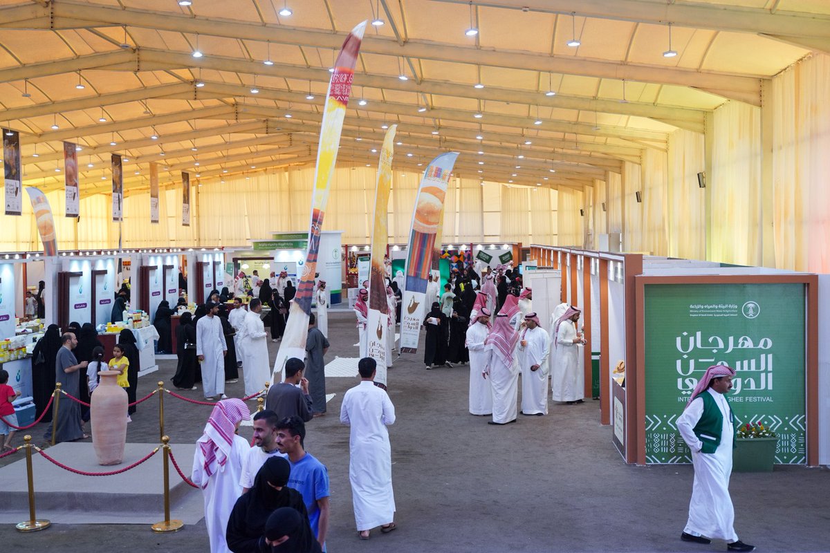 NorthborderSA's tweet photo. سموُّ 
#نائب_أمير_الحدود_الشمالية يزورُ مهرجانَ السمن الدَّوْلِي الأول بنسخته التجريبية . 

https://t.co/3IQYGqaE5q https://t.co/WsX2pdozcJ