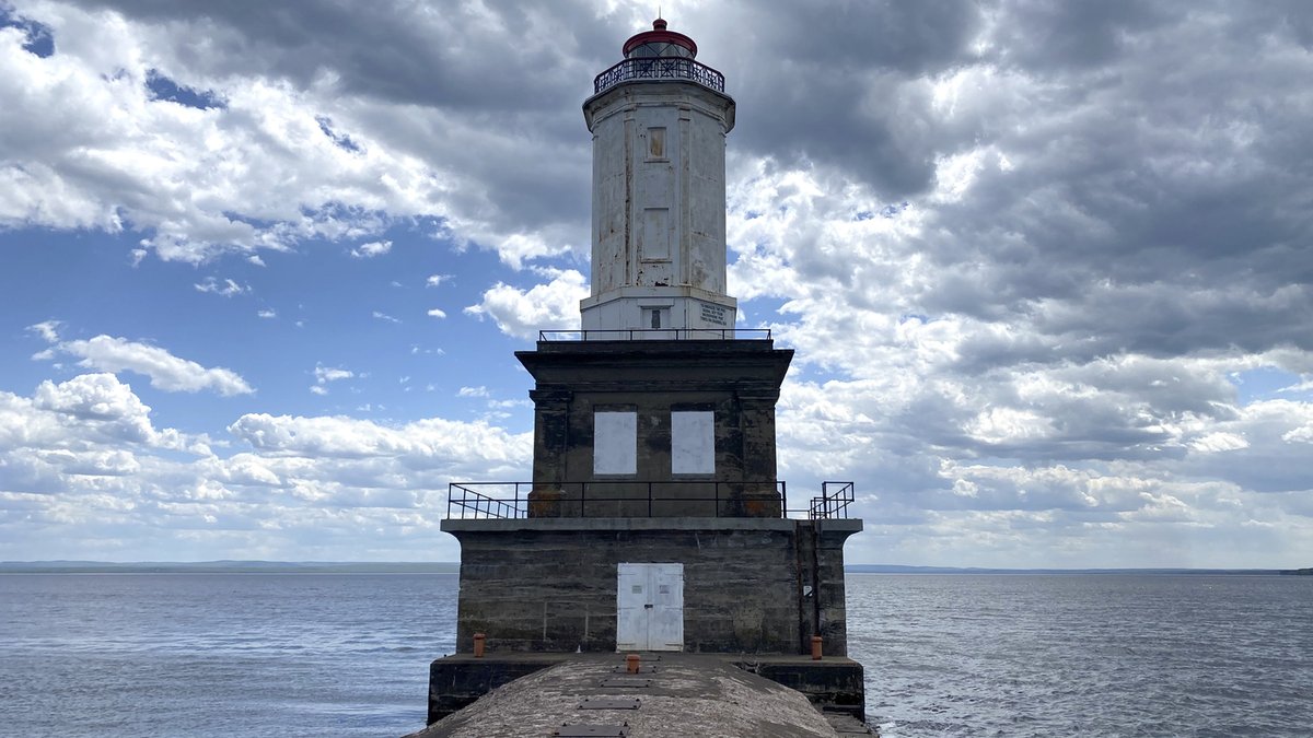 Look out, it's lighthouse season. The government is offering 10 fixer-uppers npr.org/2023/05/28/117…