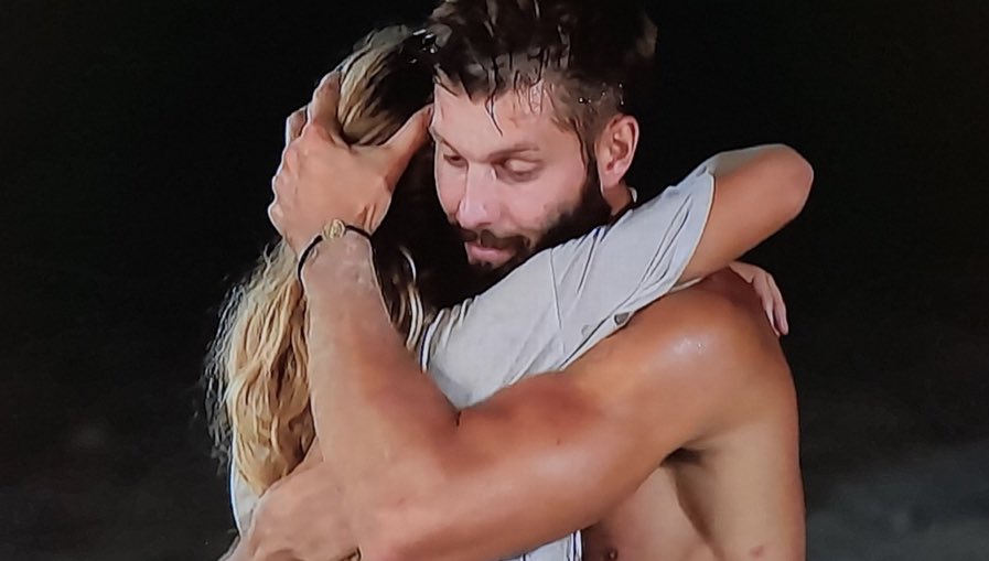 Penicilin26's tweet photo. Za mene su oboje pobednici 💙A pobednika crvenog plemena ignorišem, što se mene tiče to se nije desilo 🤦🏻‍♀️#SurvivorSrbija https://t.co/4605ENWqYR