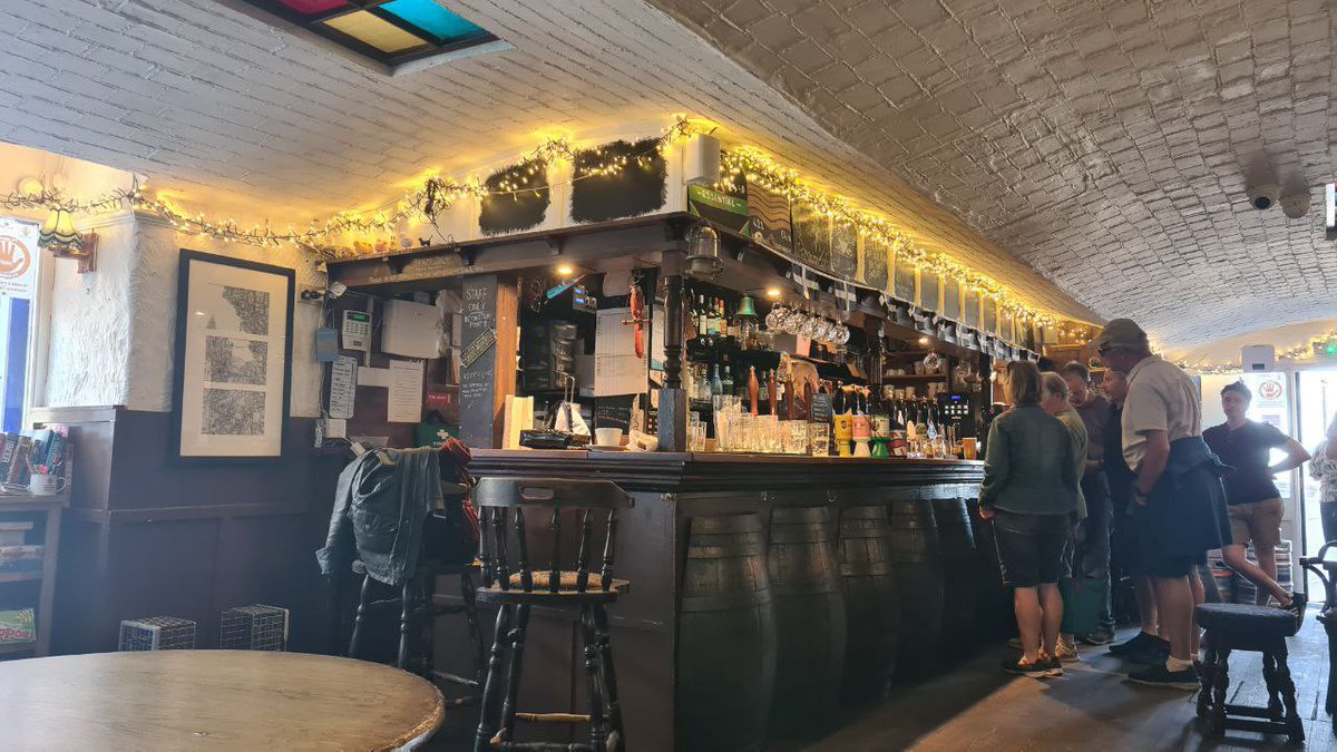 KjChance3's tweet photo. Pristine pints yesterday @thefront Congrats on winning Pub of the Year! 🎉 https://t.co/a2io2PjKWN