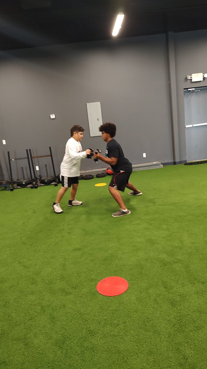 OLcoachGalvan's tweet photo. Fundamentals are the foundation, don't get tired of working them over and over. Repetition equals Muscle Memory!! #RGVfootball #OwnTheDetails #2023StateTitles https://t.co/aPIkrP5ofr