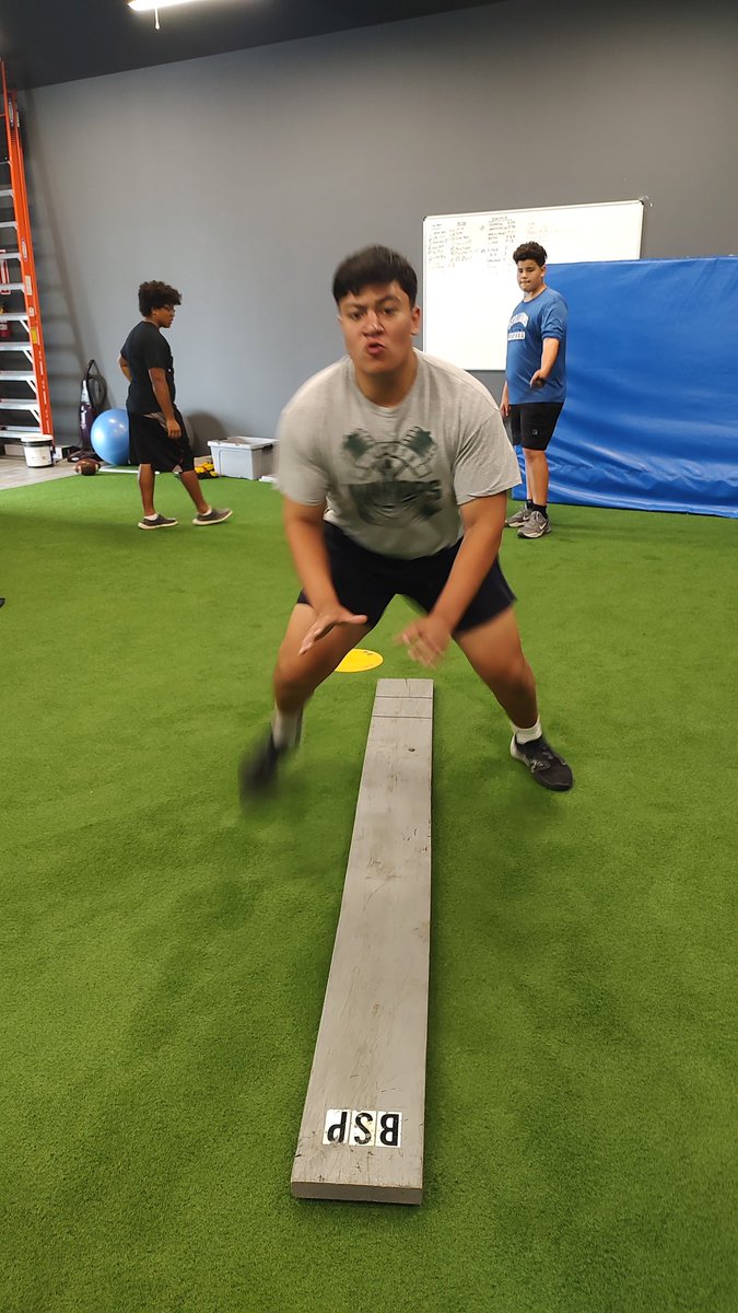 OLcoachGalvan's tweet photo. Fundamentals are the foundation, don't get tired of working them over and over. Repetition equals Muscle Memory!! #RGVfootball #OwnTheDetails #2023StateTitles https://t.co/aPIkrP5ofr
