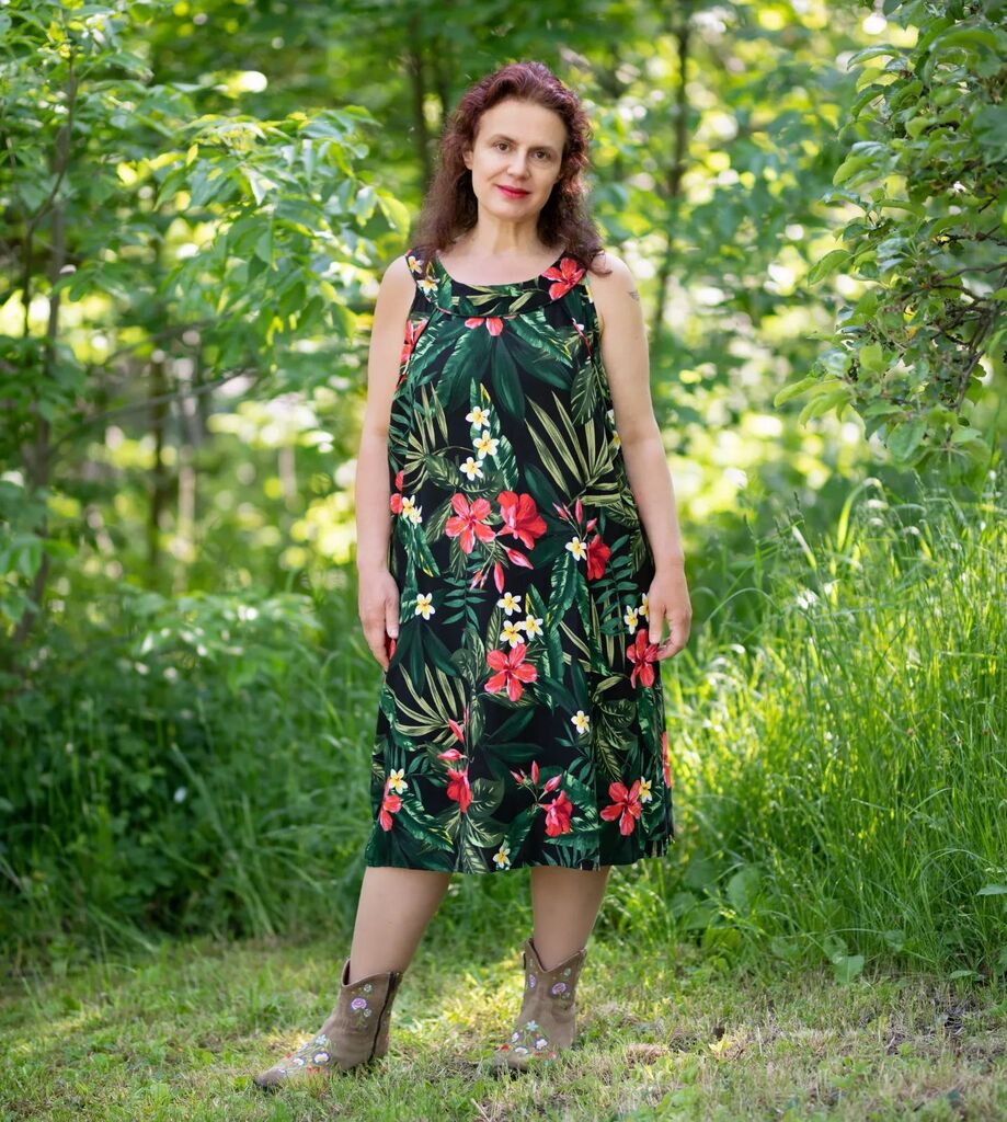 Tropical print dress 🌺
Sleeveless black dress with tropical floral print. 
100% viscose, size XL
Just added to our shop - link in profile
.
.
.
#bohofashionstyle #bohohippiechicstyle #bohostyle #bohemian #bohemianhippie #bohohippiestyle #bohohippiestyle #bohofashion #bohohip…