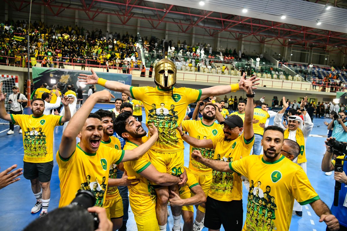 أدرك تماماً أن إدارة نادي الخليج قدمت كل مقدمات الإنجاز من خلال التعاقدات النوعية التي أسفرت عن تكوين فريق يصعب منافسته ولكن مااكمل هذا الدور قوة جمهوره التي جعلت كل اللاعبين يقدرون قيمة الشعار فلا فرق بين محترف أو سعودي يلعب بعقد لمدة محددة مع اين سيهات فشعر الكل بمسؤوليته.