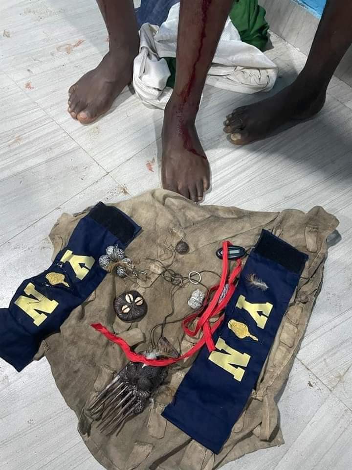 ogundamisi's tweet photo. "Yoruba Nation" operatives arrested after failed attempt to take over Radio Station in Oyo State, South West Nigeria. 

Exiled Yoruba Nation militants Sunday Igboho and Akintoye distanced themselves from the invaders blaming a rival factional group led by one Dupe Onitiri-Abiola. https://t.co/Ypr8ip6ayt
