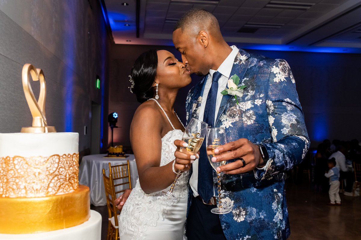 CoachJHawkins's tweet photo. Happy Anniversary Baby!!!!
Cheers 🥂 To 3 Years!!!!!
5•28•20
#DownSetHawk https://t.co/aMOs4rG3x2