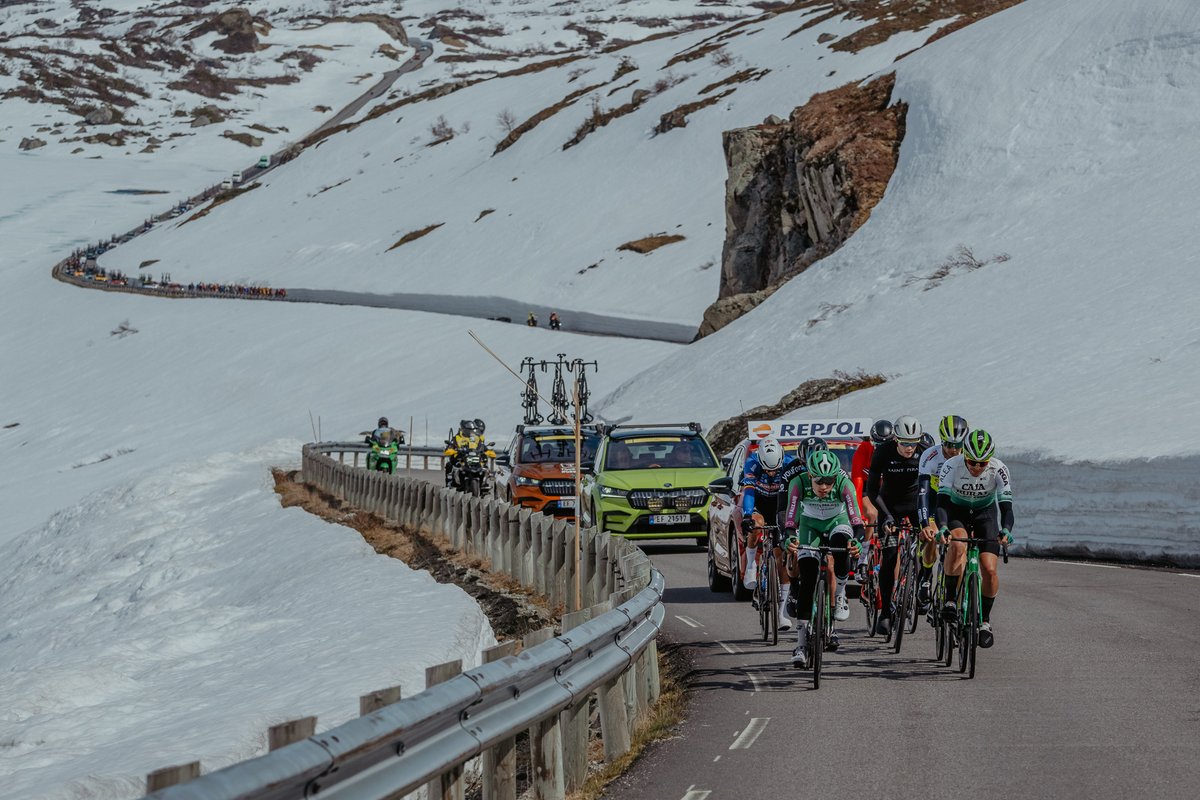 tourofnorway's tweet photo. ❄ BEST PHOTOS OF THE DAY ❄

Stage 2 offered us some of the most amazing sceneries a bike race in Norway can offer: riders in our beautiful mountains 🤩

📸 @gruchaseven 

#tourofnorway 🇳🇴 https://t.co/kdkXk2wdkJ