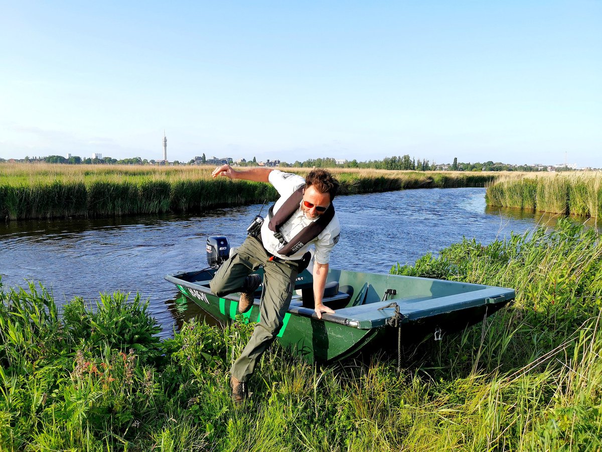BasHooreman's tweet photo. Ronde vaar toezicht tijdens de eerste dag van Wandelen over Water 2023 in het #Guisveld
Met @dennisinhetwild https://t.co/PXH1VbviwR